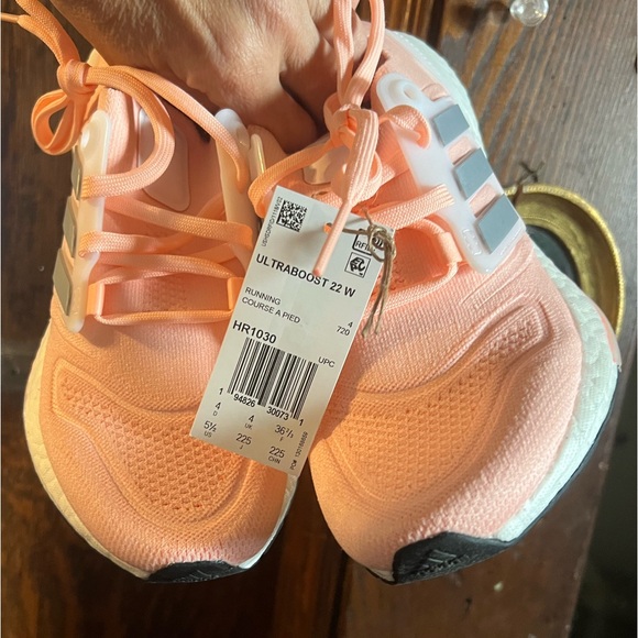 5.5 New Adidas w/ Box Women Ultraboost 22 Light Pink Sneakers running shoes - Picture 7 of 13